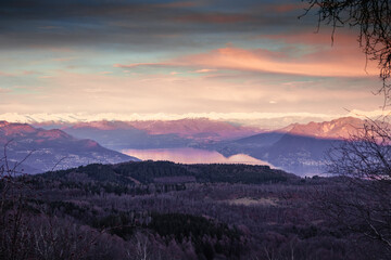 Obraz premium Sunset in the snowed mountain, pink lights on the lake. Swiss Alps, after snowfall, seen from Mottarone mountain (Stresa side). Piedmont - Italy.
