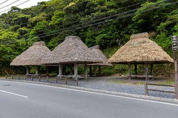 奄美大島　大和浜の群倉