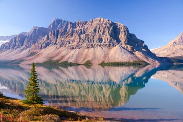 Keuken spatwand met foto Beautiful picturesque morning lake surrounded by majestic rocky mountains. Bow Lake, Banff National Park, Alberta, Canada © Kryspin