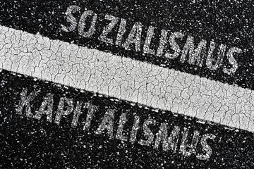 Kapitalismus oder Sozialismus - obrazy, fototapety, plakaty