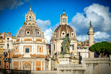 Fototapeta na wymiar Ciudad europea de Roma en Italia, cuna de la civilización con innumerables monumentos.