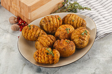 Baked baby potato with thyme