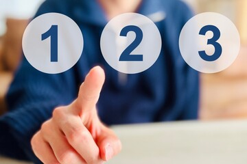 ガラスに書いた3択から選ぶ人