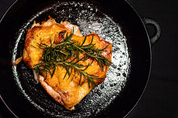 スキレットで焼いたチキンソテー