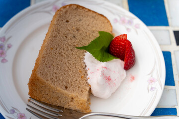 桜と苺のシフォンケーキ
