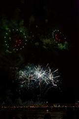 Feux d'artifices color&eacute;s