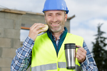 builder eats a cake and has a coffee