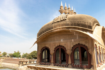 Fototapeta premium Sawan Pavilion and the Gopal Sagar lake, Deeg Palace, Deeg, Rajasthan, India, Asia