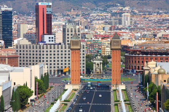 BARCELONA, SPAIN - SEPTEMBER 10, 2009: Placa d'Espanya, one of most recognized places in Barcelona, second largest city in Spain.