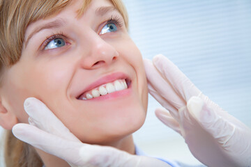 Healthy teeth - 769611520