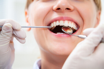 visit to the dentist - 769611538