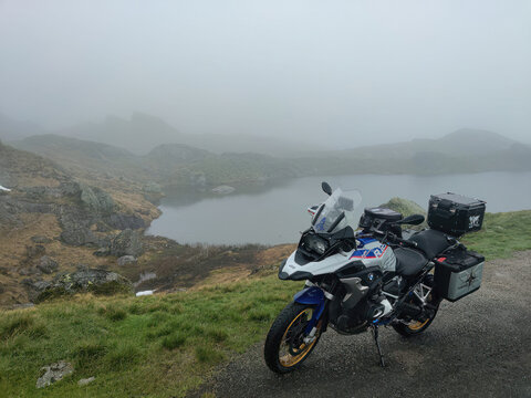 BMW R 1250 GS in front of a lake with fog in Norway