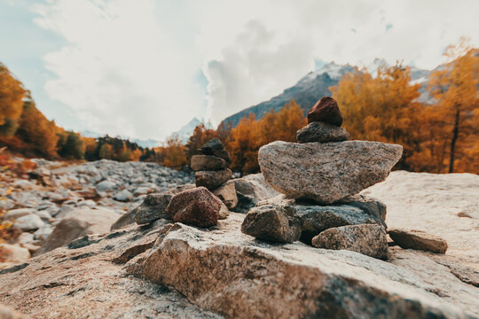 In a mountain river there are stones stacked in a column. Latza on the river.