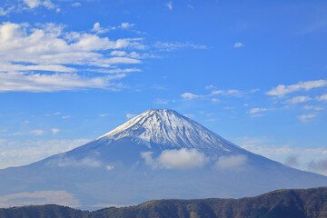 箱根の大涌谷から望む富士山 ( Mt.Fuji covered in snow from Owakudani in Hakone. ) - obrazy, fototapety, plakaty