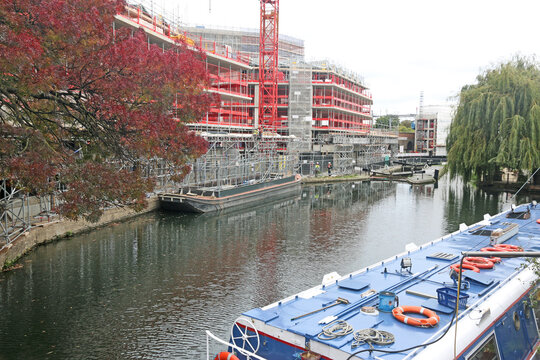 Narrow boats on the Regents canal, London	