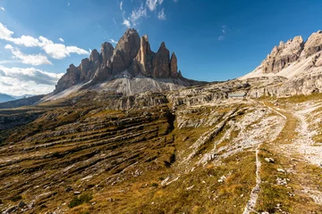 Keuken spatwand met foto Rocky footpaths below the monumental peak of Tre Cime with the cloudy blue sky © Simona_Mach