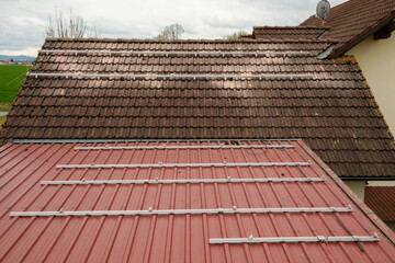 Preparing a tin roof for solar panels
