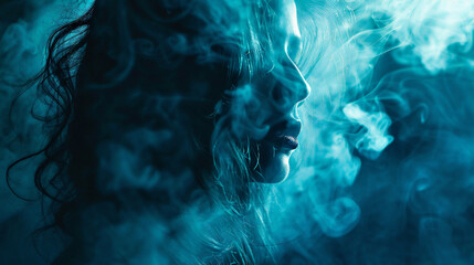 Mujer misteriosa con cabello ondulado, su rostro parcialmente oscurecido por el humo y las sombras - obrazy, fototapety, plakaty