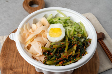 Korean food, noodles, cold noodles, pears, cucumbers, young radishes, bibim, eggs, radishes