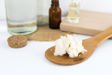 unrefined shea butter, rich in healthy ingredients, good for the skin