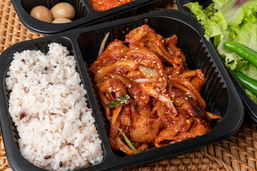 Korean food, kimchi, stew, lunch box, stir-fried pork, pork, bulgogi, side dishes, tofu, pork...