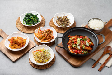 Korean food, red, crab, tempura, marinade, marinade, soy sauce, soup, steamed squid, stir-fried, braised tofu, pork, kimchi, stew, soybean paste, side dish, bean sprouts, anchovies, spinach