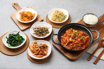 Korean food, red, crab, tempura, marinade, marinade, soy sauce, soup, steamed squid, stir-fried, braised tofu, pork, kimchi, stew, soybean paste, side dish, bean sprouts, anchovies, spinach