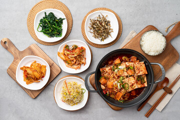 Korean food, red, crab, tempura, marinade, marinade, soy sauce, soup, steamed squid, stir-fried, braised tofu, pork, kimchi, stew, soybean paste, side dish, bean sprouts, anchovies, spinach
