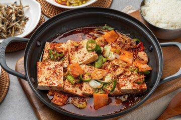 Korean food, red, crab, tempura, marinade, marinade, soy sauce, soup, steamed squid, stir-fried, braised tofu, pork, kimchi, stew, soybean paste, side dish, bean sprouts, anchovies, spinach