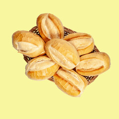 Pão Francês em cesta  e fundo colorido