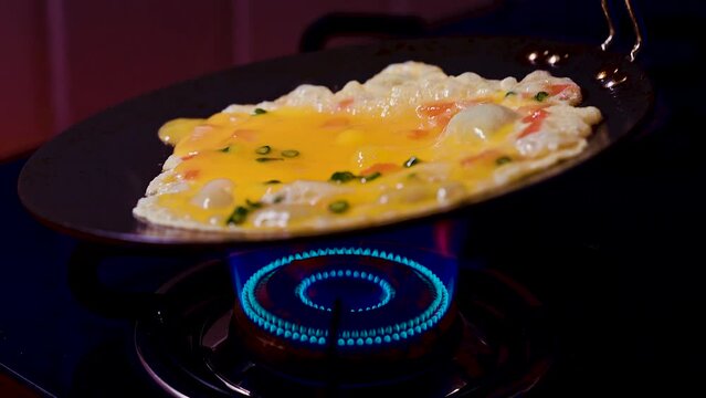 omelete making pan movement on the gas stove