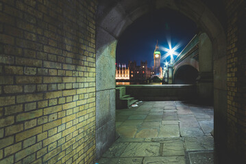 The Parliament, the Big Ben and the Westminster bridge at night, London, England - obrazy, fototapety, plakaty