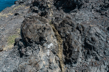 dike with Weathered and oxidized basalt Makapuu point，from the Koʻolau volcano in eastern Oahu,...