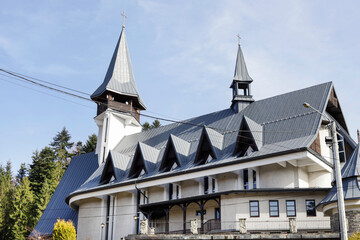 Fototapeta na wymiar NOWY TARG, POLAND - MARCH 26, 2024: A modern church in the Kowaniec district of Nowy Targ.