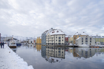 Tittel
The Jugend city Aalesund (Ålesund) harbor on a beautiful cold winter's day. Møre and Romsdal county	 - 770070509