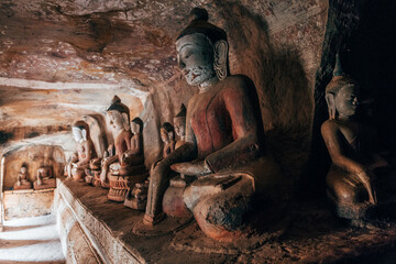 Fototapeta na wymiar views of pho win taung caves in monywa, myanmar