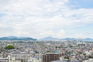 香川県丸亀市の市街地の風景