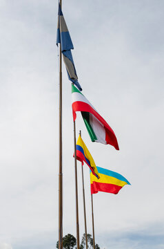 Bandera de Colombia, Zipaquira y Cundinamarca ondeando al aire, Zipaquira, Colombia, Sur America