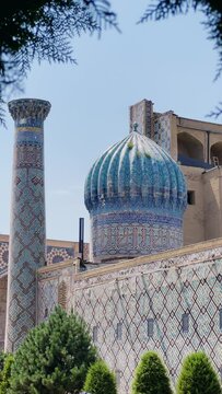SAMARKAND, UZBEKISTAN, JULY 2. 2023: View of The Registan Square. Ulugh Beg Madrasah, popular tourist attraction of Central Asia. 4К