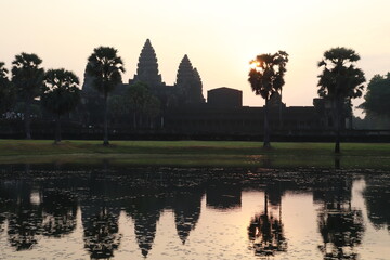 Fototapeta premium Sunrise in Angkor Wat.