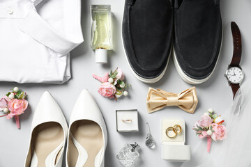 Wedding stuff. Flat lay composition with stylish boutonniere on light gray background - obrazy, fototapety, plakaty