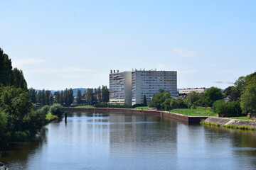 Fototapeta na wymiar Mosel in Thionville with a tall building