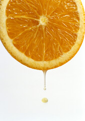 Slice of fresh orange with juice drop - obrazy, fototapety, plakaty