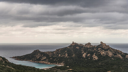 Fototapeta na wymiar Vue hivernale sur la Méditerranée, la tour génoise et la roche nommée Le Lion de Roccapina à Sartene, Corse, France