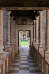 Fototapeta na wymiar Corridoio colonnato