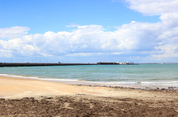 Fototapeta na wymiar Ryde beach with the pier in the distance