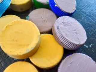 Handicrafts from used bottle caps and used plastic