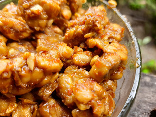 Tempeh, which is made from soybeans, is processed into a spicy and delicious dish