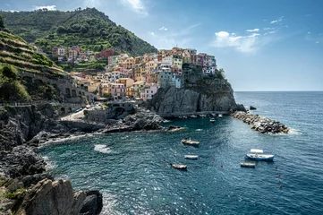Gordijnen Picturesque view of Manarola village, nestled in the rocky cliffs of Cinque Terre, Liguria, Italy. © Wirestock