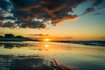 Fototapeta na wymiar Beautiful seascape featuring a stunning sunset on the beach in Destin, Florida.